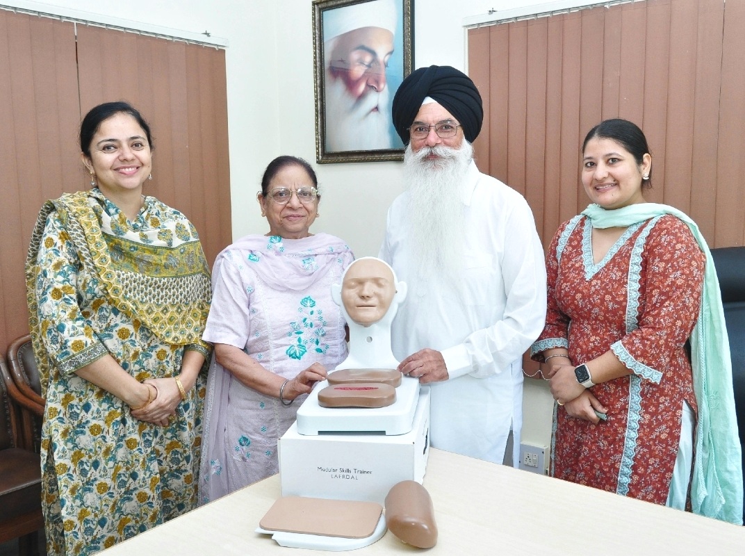 ਟੀ.ਐਨ.ਏ.ਆਈ. ਵੱਲੋਂ ਗੁਰੂ ਨਾਨਕ ਕਾਲਜ ਆਫ ਨਰਸਿੰਗ ਢਾਹਾਂ ਕਲੇਰਾਂ ਨੂੰ ਪ੍ਰੈਕਟੀਕਲ ਡੰਮੀ ਦਾ ਤੋਹਫਾ ਪ੍ਰਦਾਨ